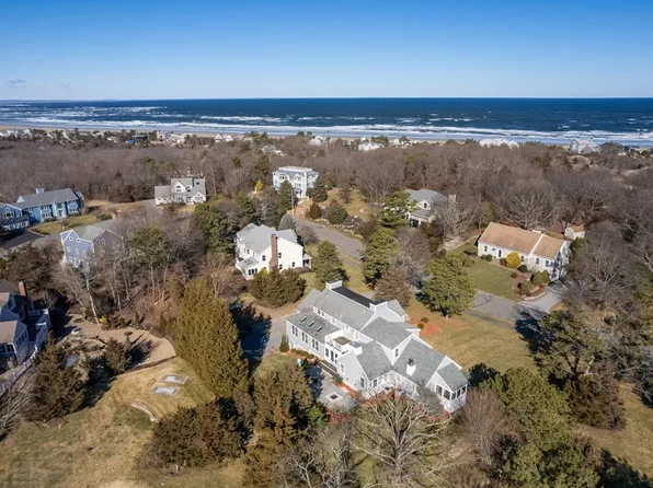 29 Castle View Dr, Gloucester, MA 01930