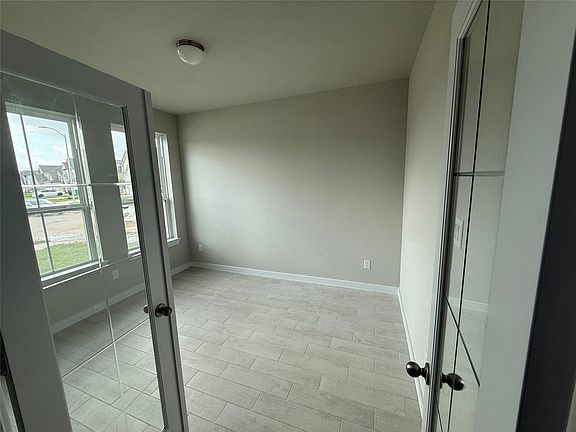 4th image of 607 Yard Master Trl