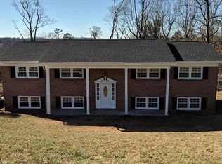 6719 Lakeview Ter, Hickory, NC 28601