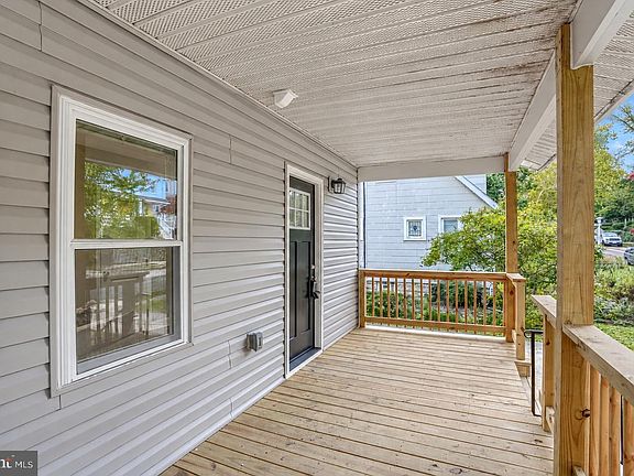 3rd image of 2819 Overland Ave
