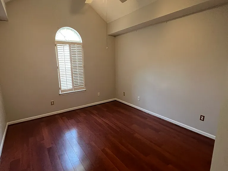 Bedroom (1) with closet