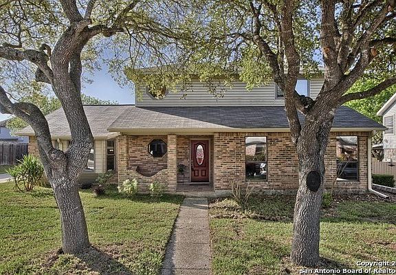 3rd image of 3518 Foxbriar Ln