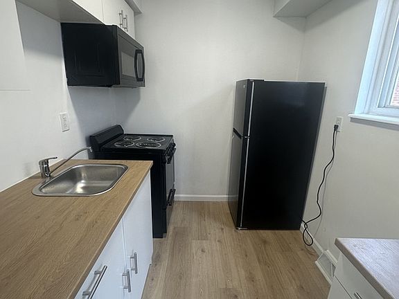 3rd image of 17550 Lake Shore Blvd APT 5