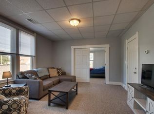 916-918 Adams St #916-1/2, Quincy, IL 62301