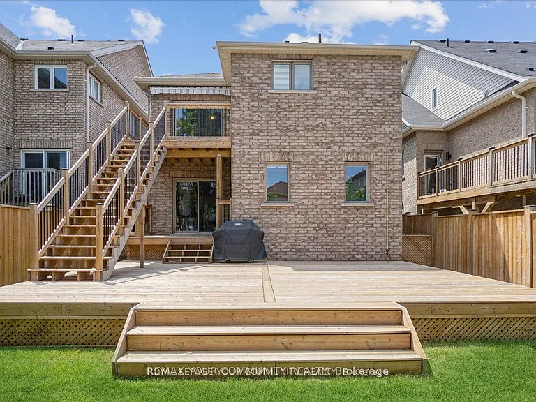 2172 Dawson Cres — Photo 38