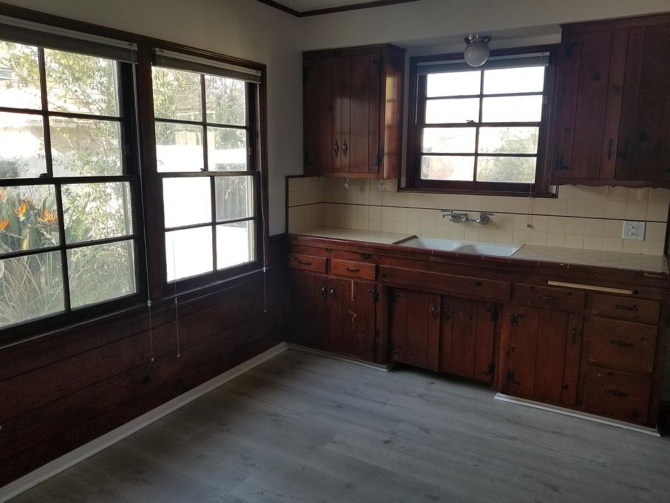 2nd image of 14315 Burbank Blvd