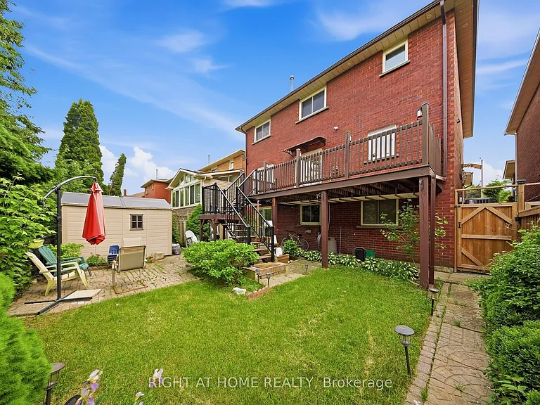 29 Sunforest Dr — Photo 45