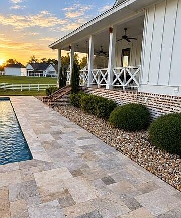 4th image of 1485 Grantham Rd