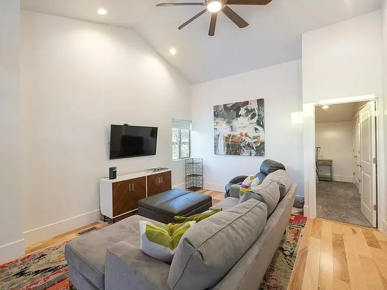 2660 E Parleys Way — Photo 7