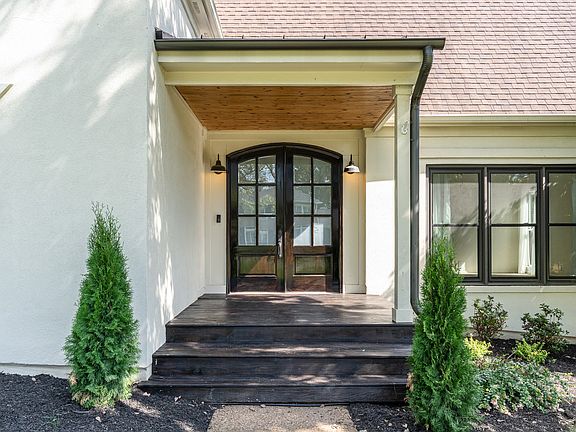 4th image of 221 Pebble Glen Dr