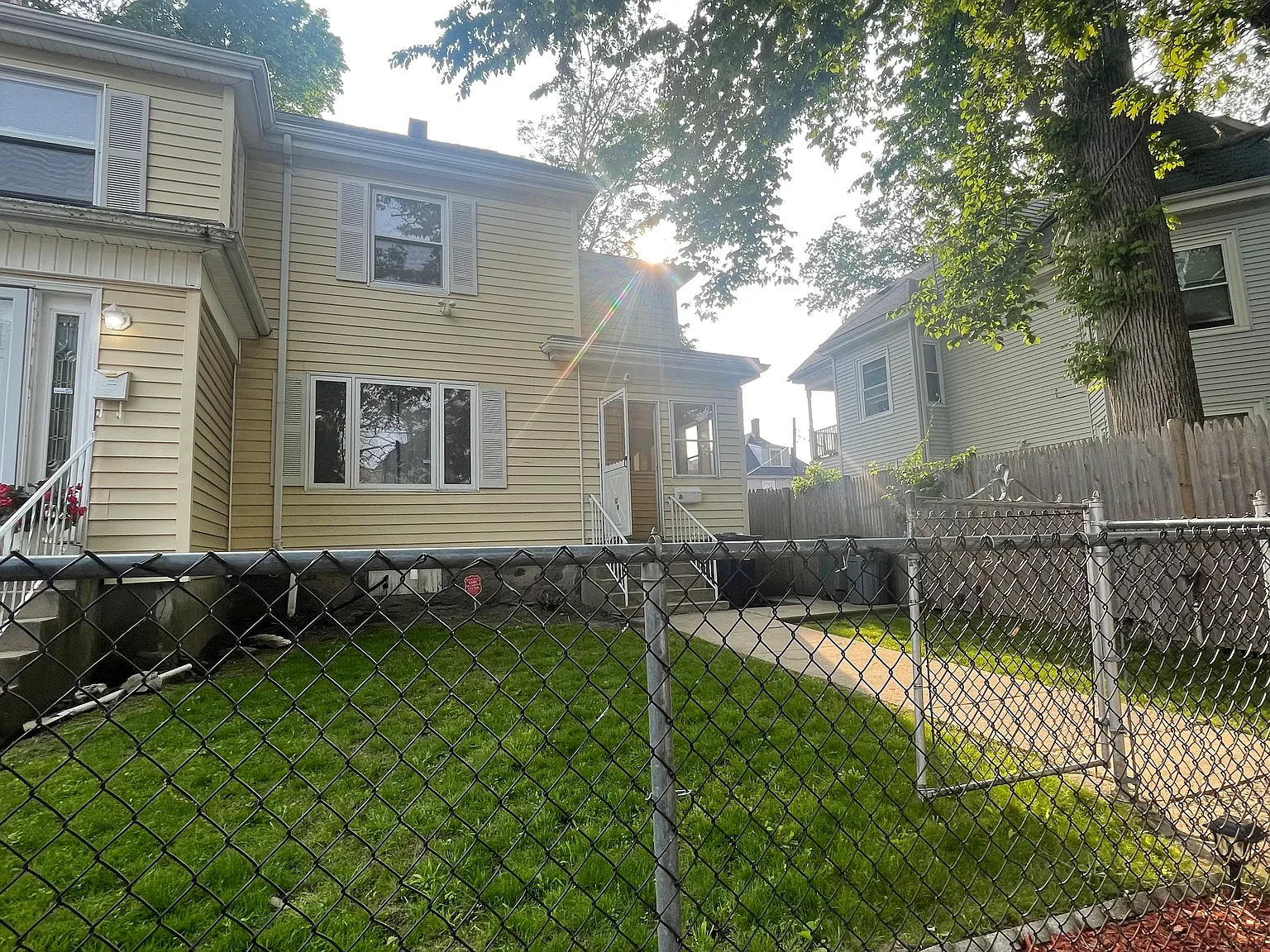 3 bed, 1000 sqft, $2,800 — Photo 2