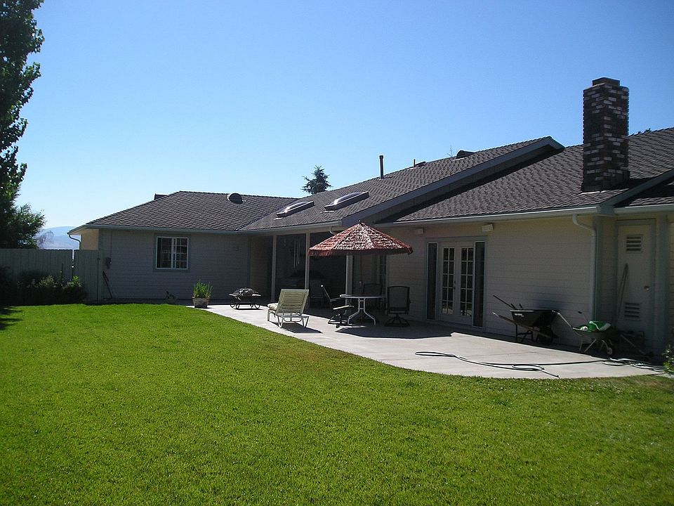 Very large back yard