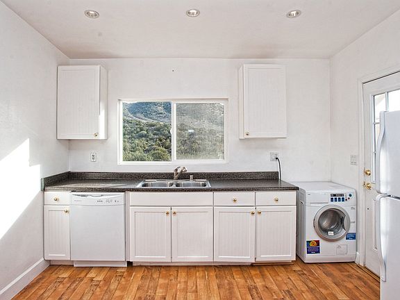 3rd image of 8080 Sierra Hwy