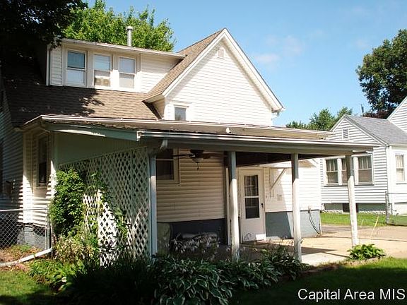 4th image of 687 Lawrence Ave