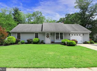 570 Greenbriar Dr, Williamstown, NJ 08094