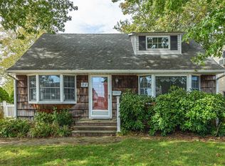 84 Vincent Rd, Hicksville, NY 11801