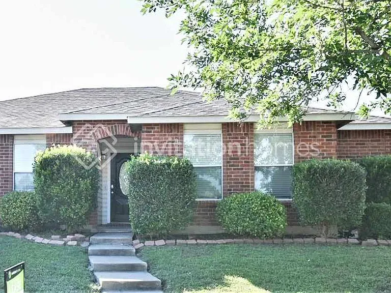 1676 Wildrose Dr — Photo 1