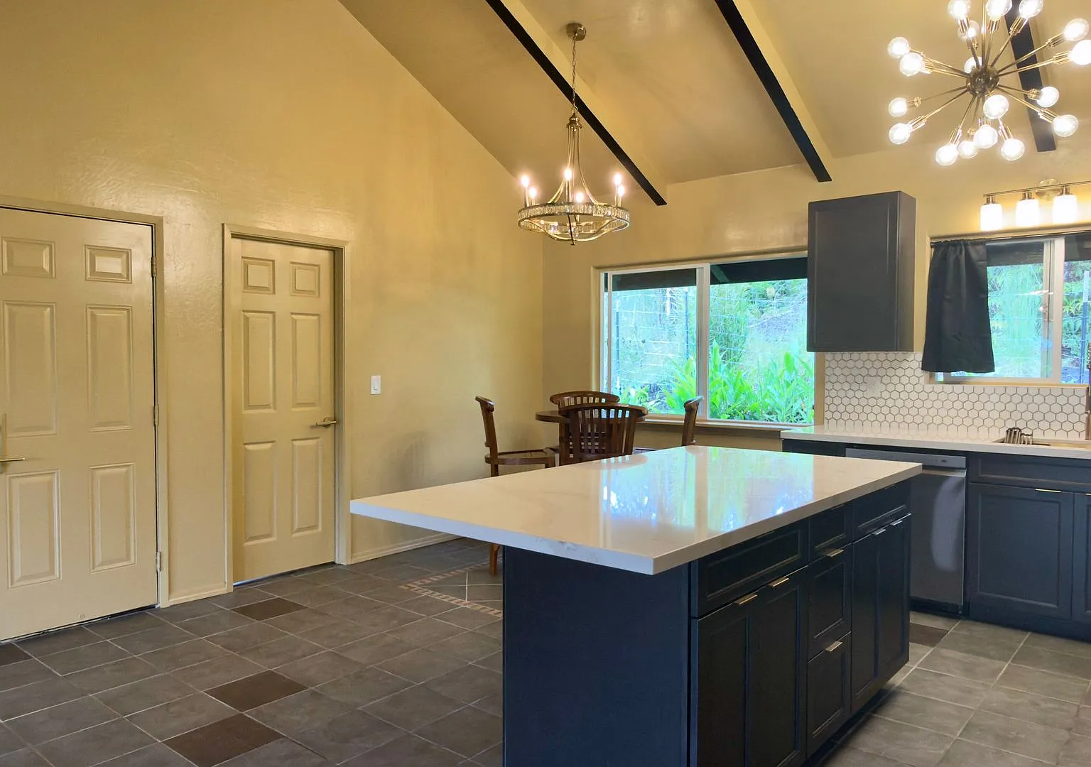 Newly Renovated in Volcano — Photo 4