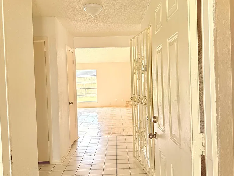 5503 Bridge Forest Dr — Photo 3