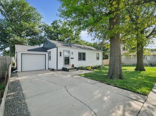 1117 W Desmont Dr, Knoxville, IA 50138