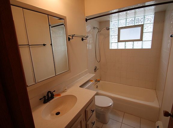 5th image of 5979 N Northwest Hwy APT 202