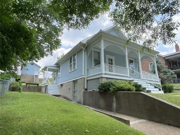 216 W 3rd St, Hermann, MO 65041