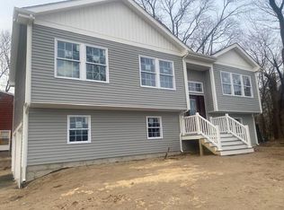 102 Adamsdale Ave, Attleboro, MA 02703