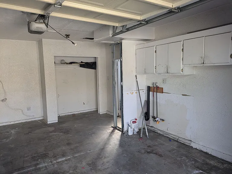 661 S Lilac Ave — Photo 14