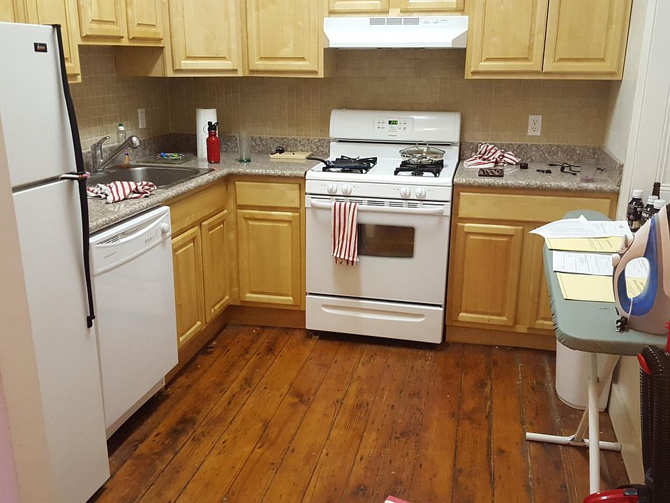 1st image of 407 Green Ln