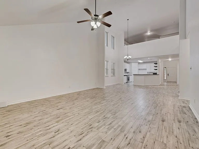 1816 Castle Creek Dr — Photo 6