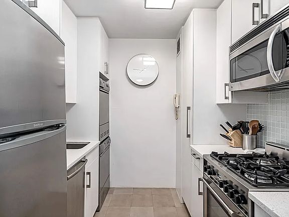 2nd image of 360 W 22nd St APT 8