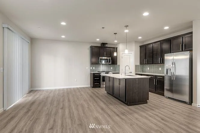 4 bed, 2.5 bath, 1830 sqft, $3,700 — Photo 4