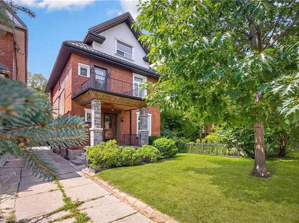 162 Mavety St, Toronto, ON M6P 2L9