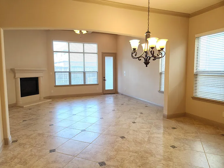1016 Taylor Dr — Photo 10