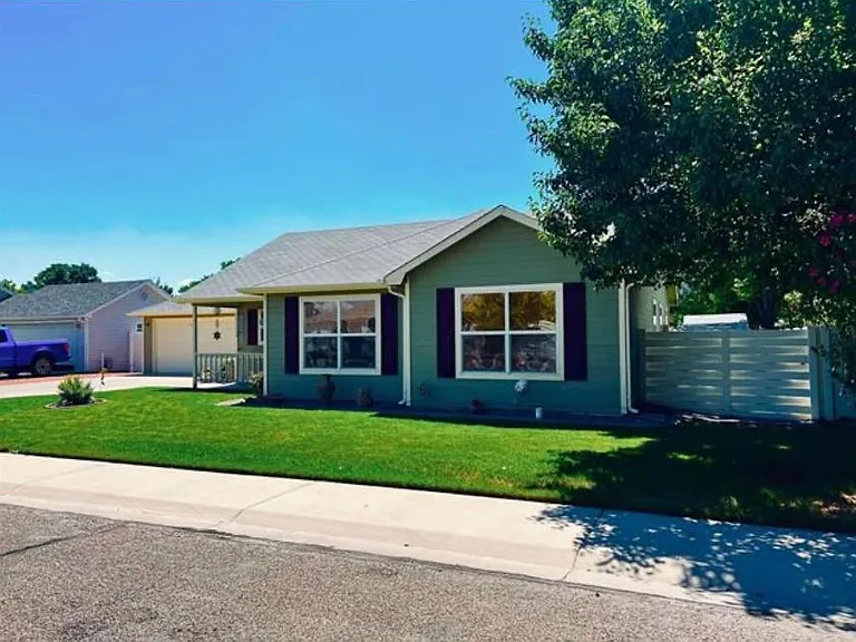 511 Hazel Cir — Photo 2