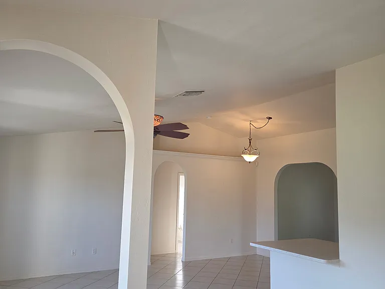 1816 SW 38th Ter — Photo 3