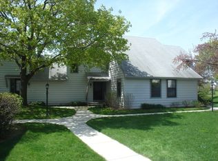 768 Chandler Rd, Gurnee, IL 60031