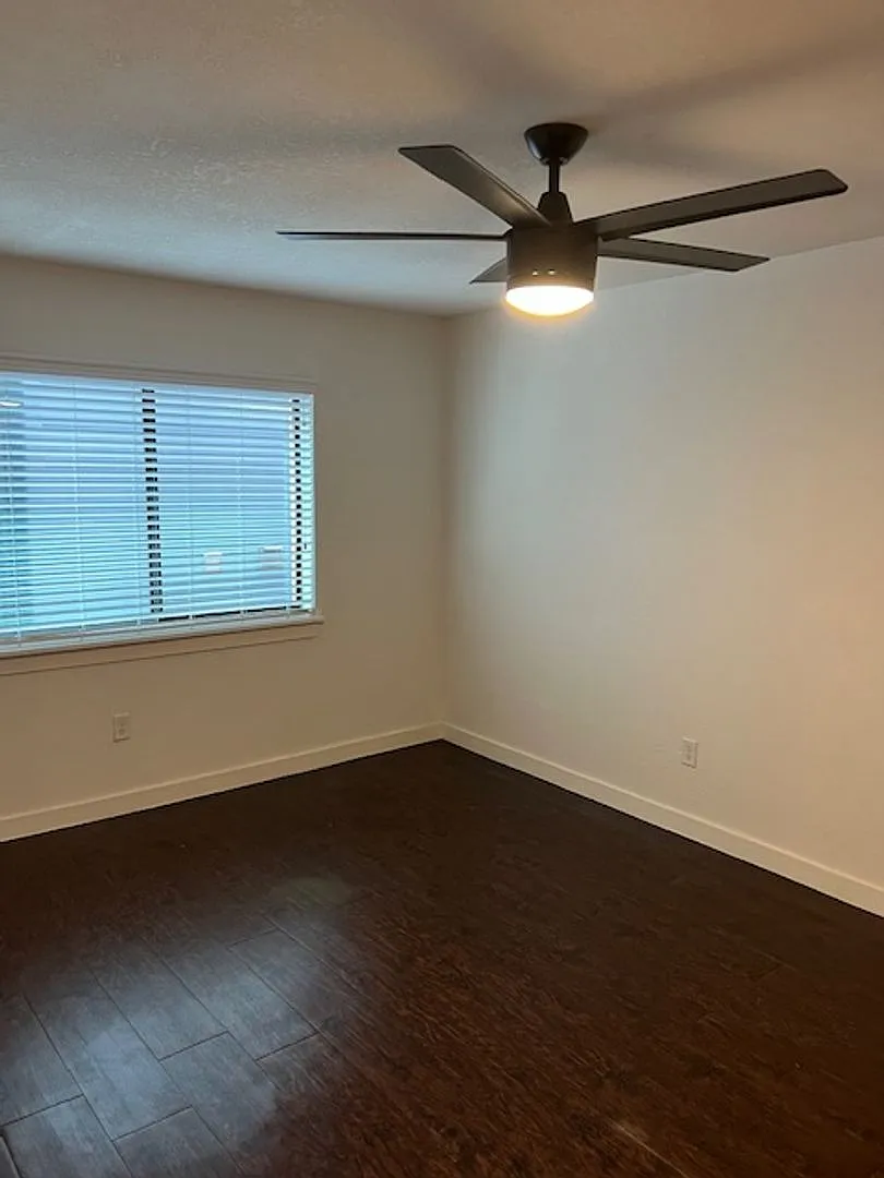 Dream Montrose - 4321 Mount Vernon Street — Photo 2