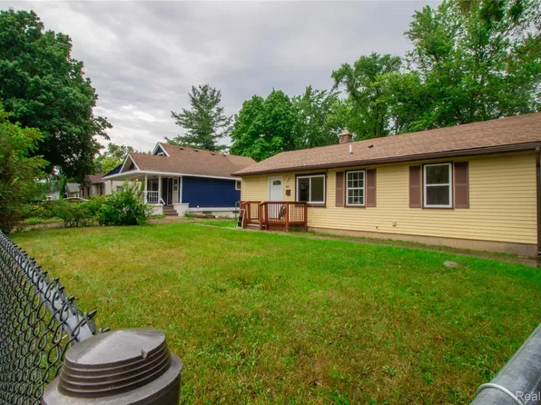 68 N Astor St, Pontiac, MI 48342