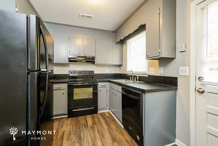 5916 Stoneybrook Cir — Photo 5