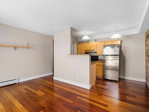 4th image of 315 E 9a St NW #404