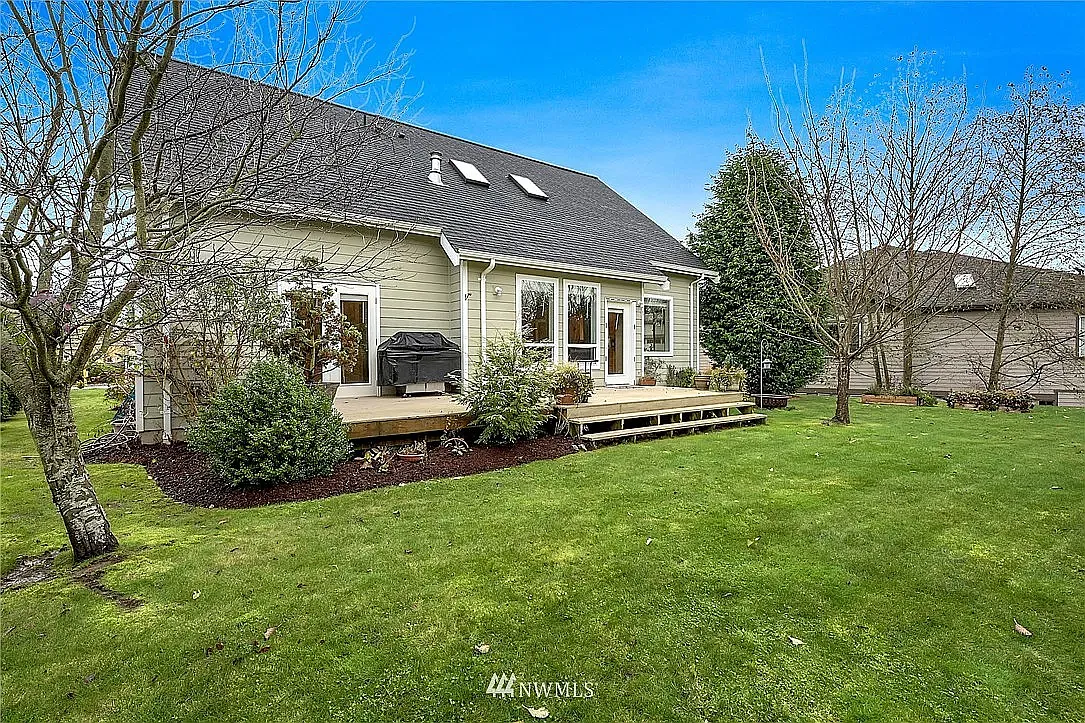 4 bed, 2.5 bath, 2100 sqft, $3,300 — Photo 4