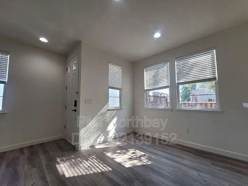 3 bed, 2.5 bath, 1307 sqft, $2,895 — Photo 3