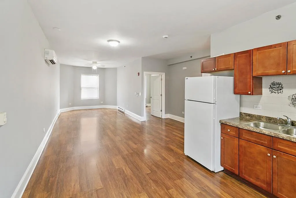 1 bed, 800 sqft, $1,195 — Photo 2