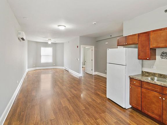 2nd image of 115 N Hickory St #C
