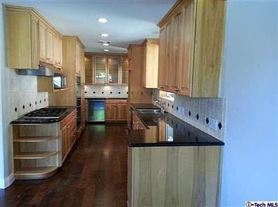 1st image of 4850 Commonwealth Ave