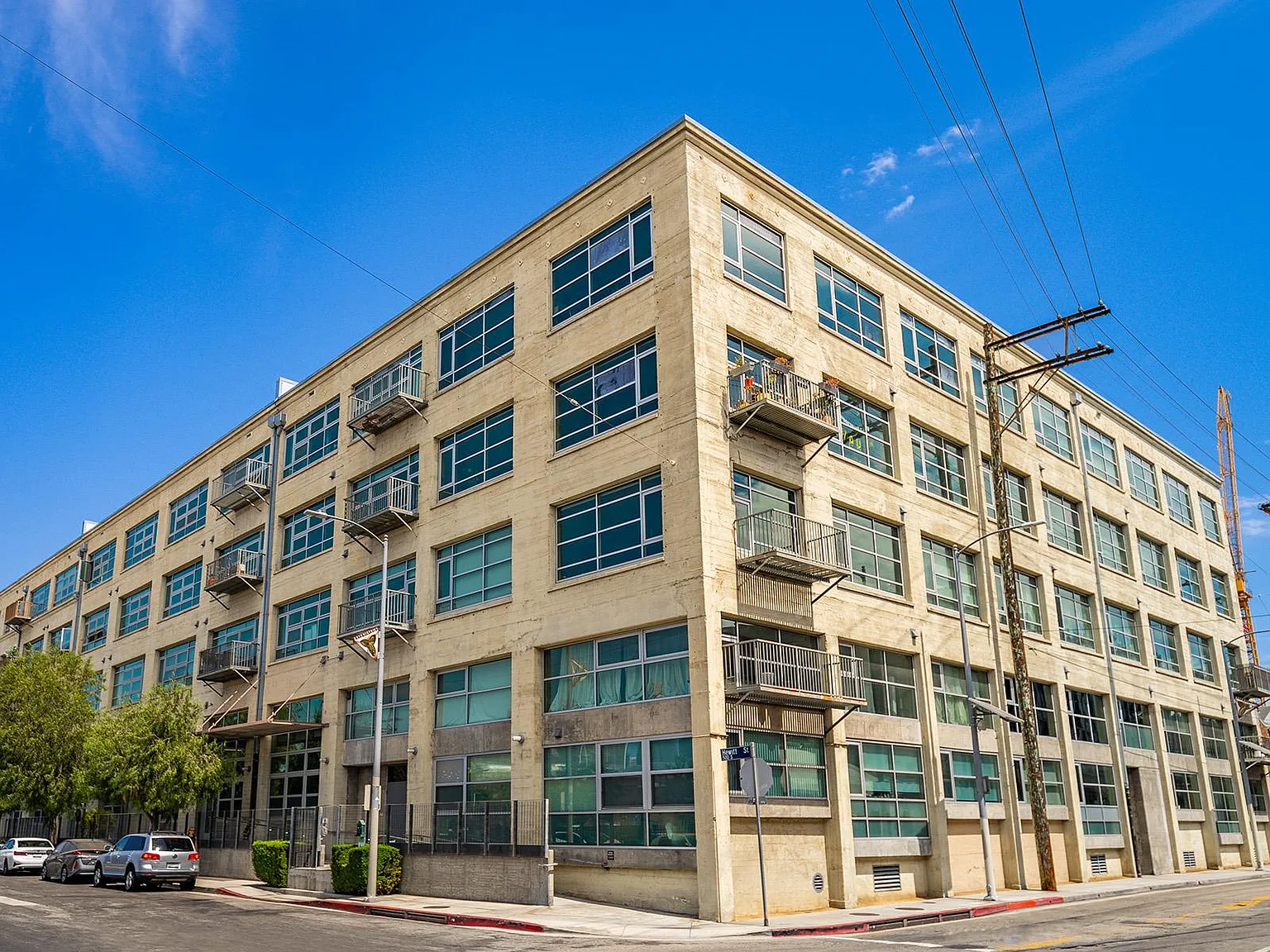 1 bed, 880 sqft, $3,300 — Photo 3