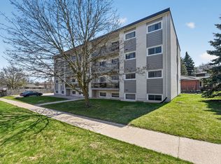 81 Kenwood Dr #6, Kitchener, ON N2B3H3