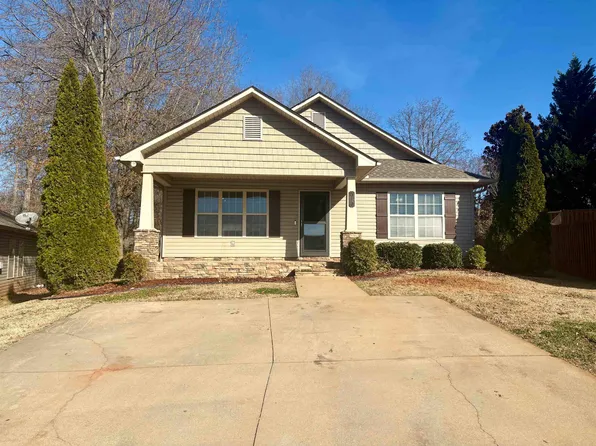 610 Fawn Branch Trl, Boiling Springs, SC 29316