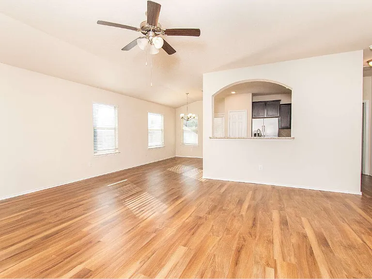 2319 Pintail Loop — Photo 2